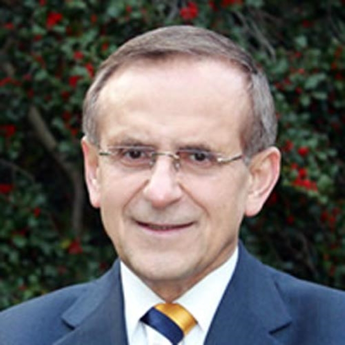 portrait of Hooshang Amirahmadi